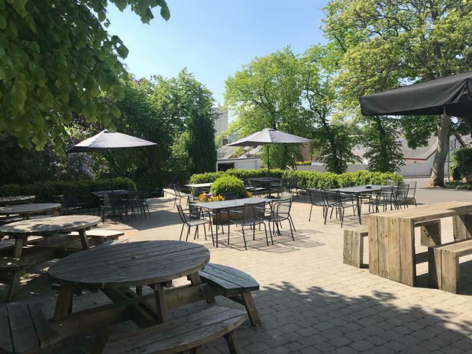 The Georgian Hotel Coatbridge Bagian luar foto